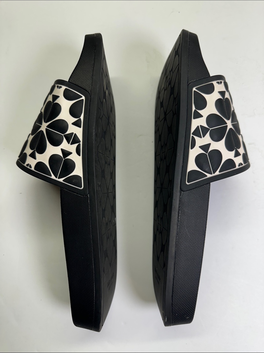 Kate Spade New York Olympia Slides, Black & White Flip Flop Sandals Size 10 - Picture 4 of 9